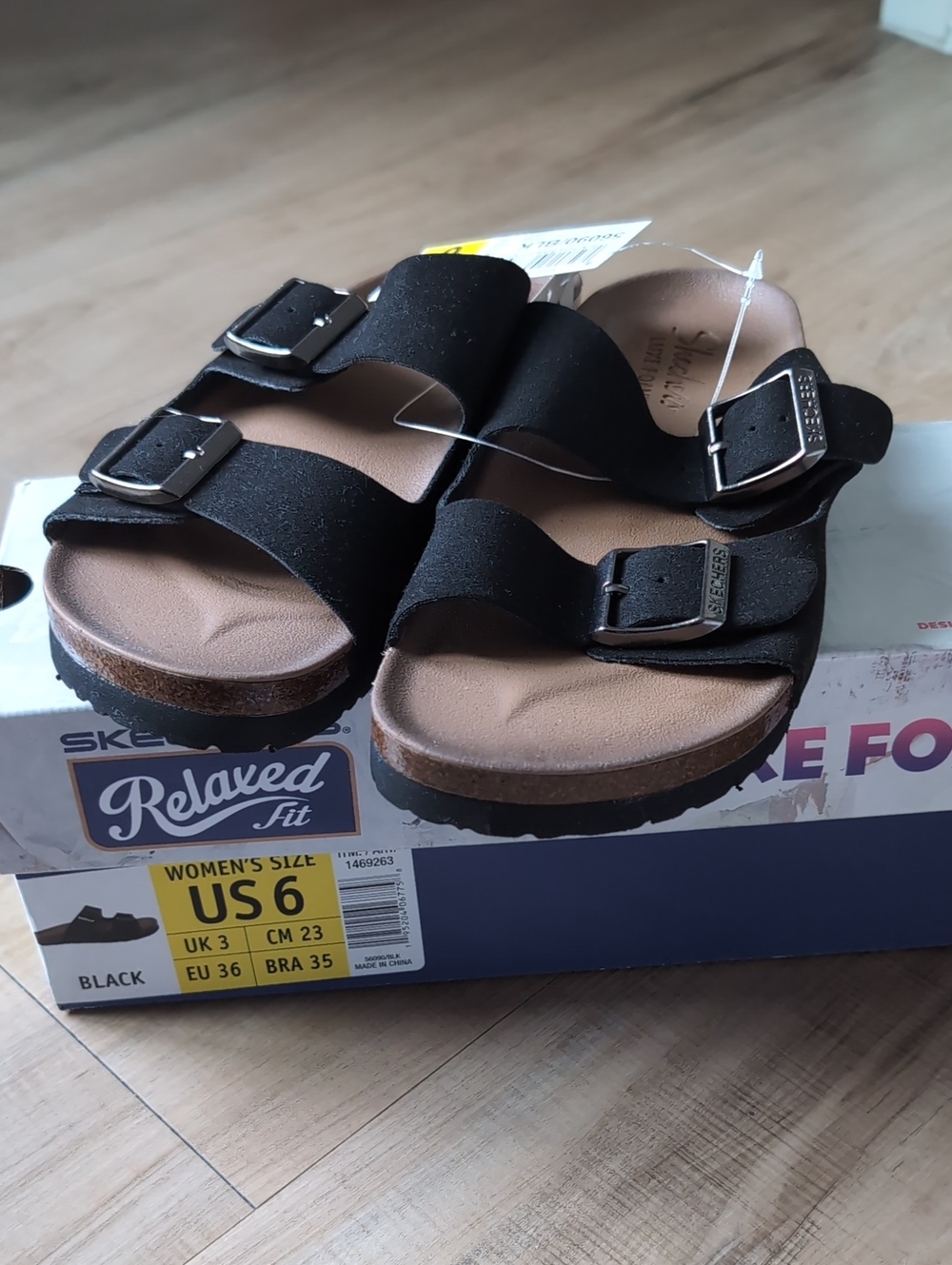 NIB Skechers Black Relaxed Fit Sandals Size 6